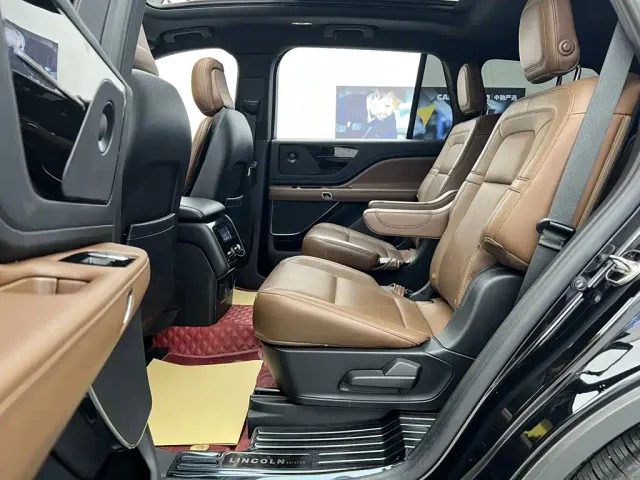 Lincoln Aviator — Фото автомобиля 29