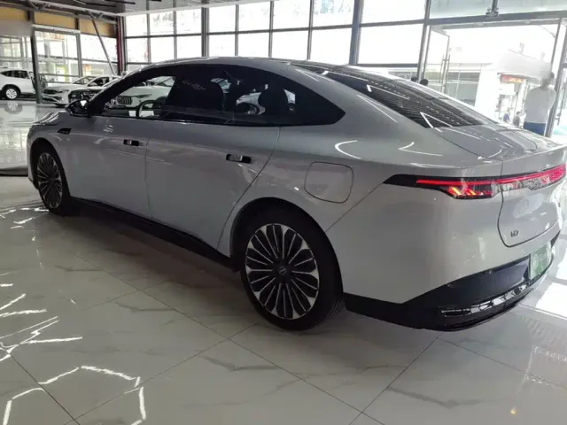 Nissan N7 — Фото автомобиля 4
