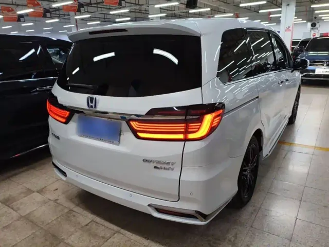 Honda Odyssey — Фото автомобиля 6