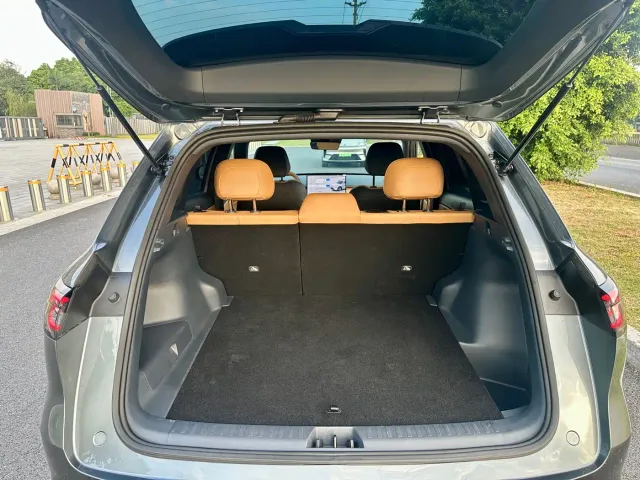 Geely Galaxy Starship 7 EM-i — Фото автомобиля 6
