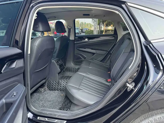 Volkswagen Passat — Фото автомобиля 3