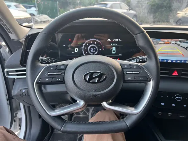 Hyundai Elantra — Фото автомобиля 13
