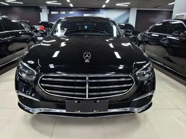 Mercedes-Benz E-Class — Фото автомобиля 2
