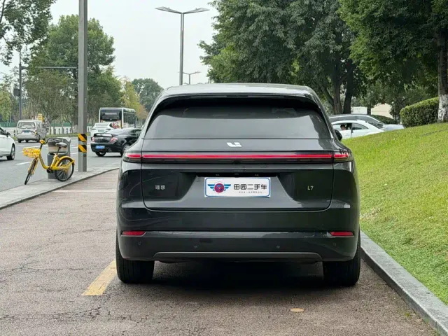 Li Auto L7 — Фото автомобиля 5