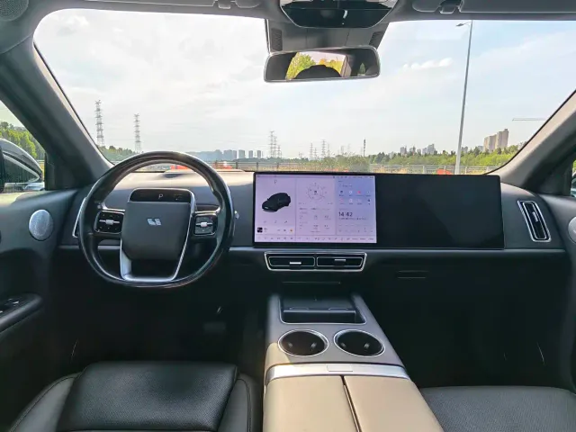 Li Auto L9 — Фото автомобиля 6
