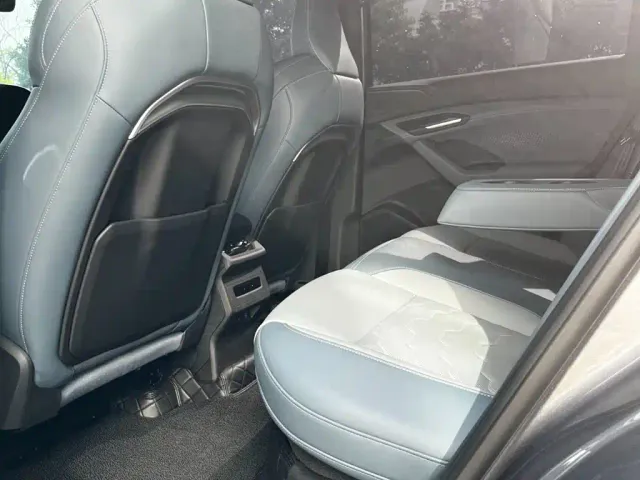 Audi Q6L e-tron — Фото автомобиля 10