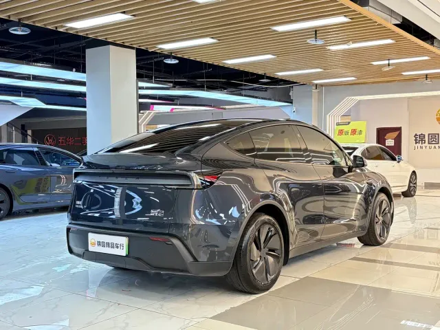 Tesla Model Y — Фото автомобиля 5