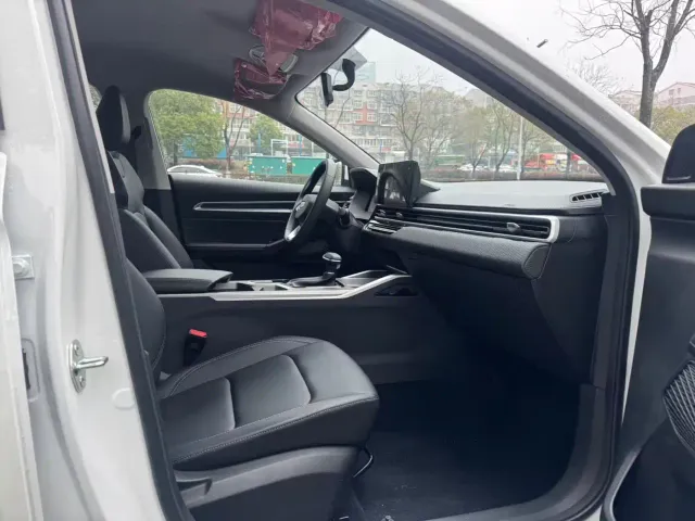 Geely Emgrand — Фото автомобиля 11