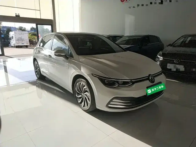 Volkswagen Golf — Фото автомобиля 3