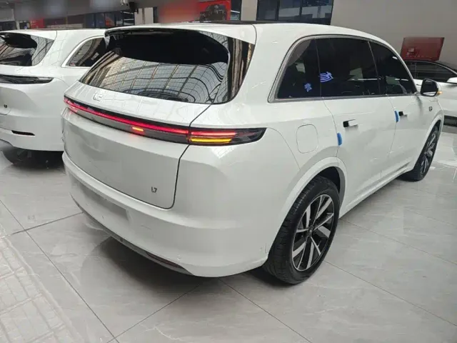 Li Auto L7 — Фото автомобиля 6
