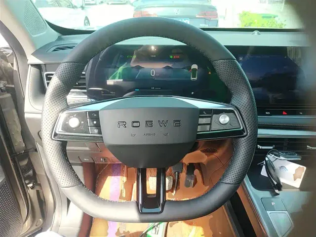 Roewe RX5 — Фото автомобиля 10