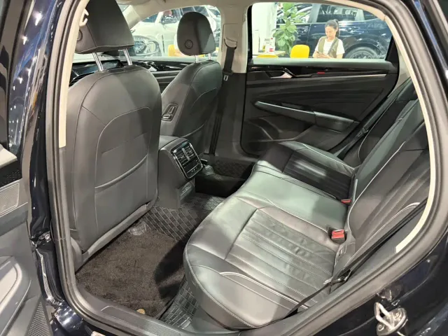 Volkswagen Passat — Фото автомобиля 6
