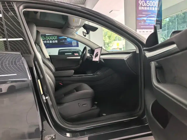 Tesla Model Y — Фото автомобиля 18