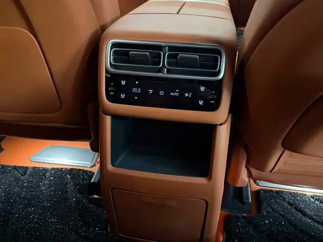 Li Auto L7 — Фото автомобиля 10