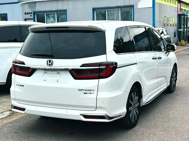 Honda Odyssey — Фото автомобиля 10
