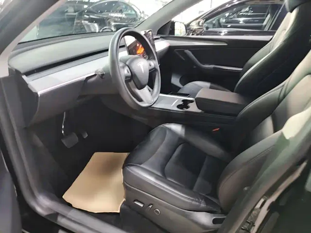 Tesla Model Y — Фото автомобиля 14