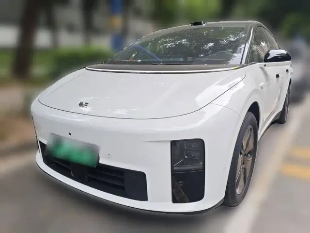 Фотография автомобиля — Li Auto i6
