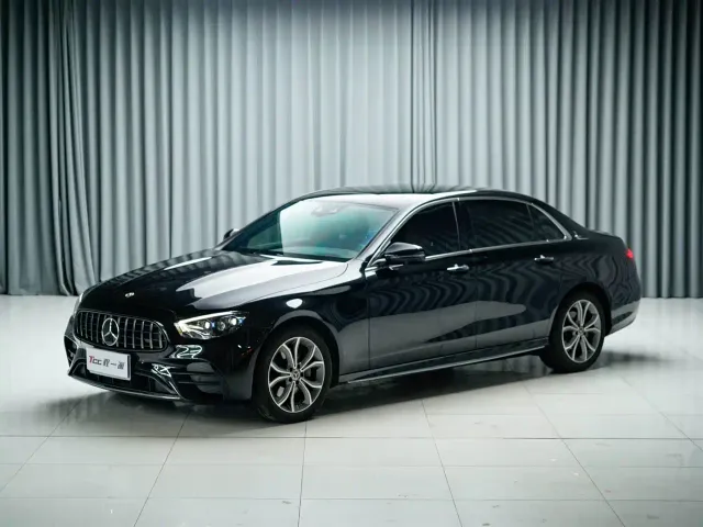 Фотография автомобиля — Mercedes-Benz E-Class