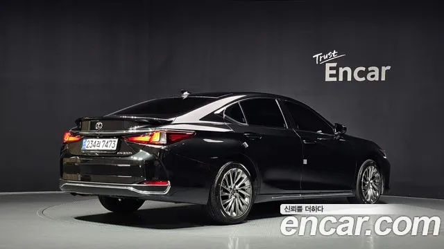 Фотография автомобиля — Lexus ES Generation 7