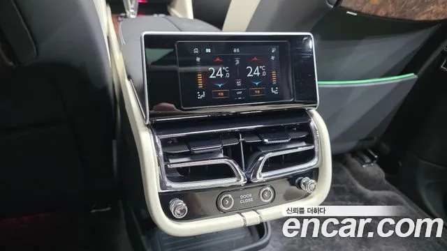 Bentley Bentayga Bentayga 4.0 V8 EWB Azure — Фото автомобиля 18