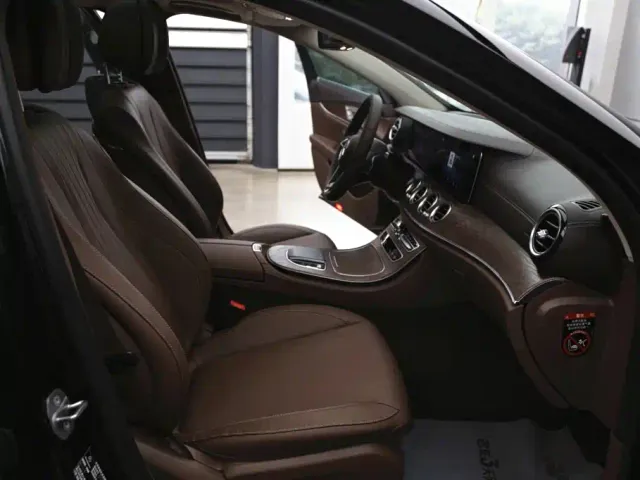 Mercedes-Benz E-Class — Фото автомобиля 22