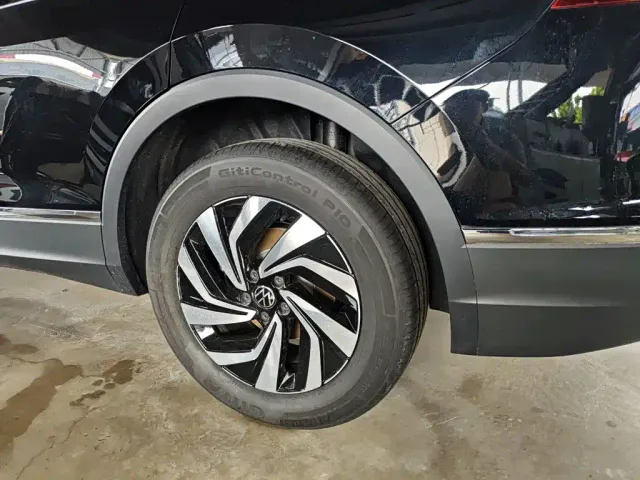 Volkswagen Tiguan L — Фото автомобиля 10