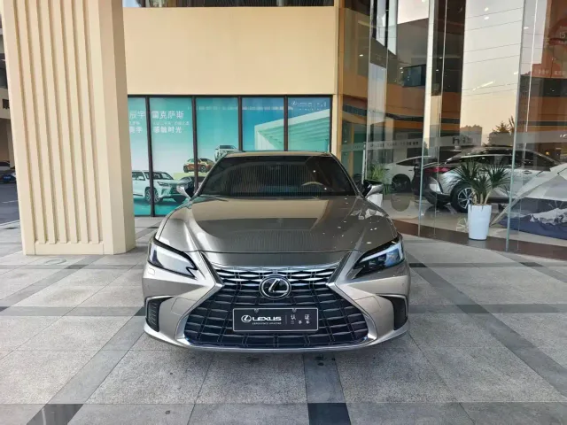 Lexus ES — Фото автомобиля 2