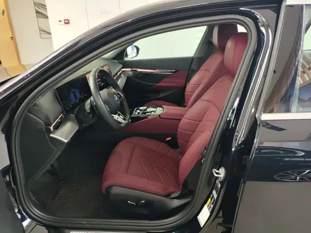 BMW i5 — Фото автомобиля 14