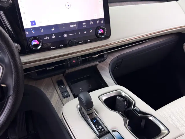 Lexus LM — Фото автомобиля 17