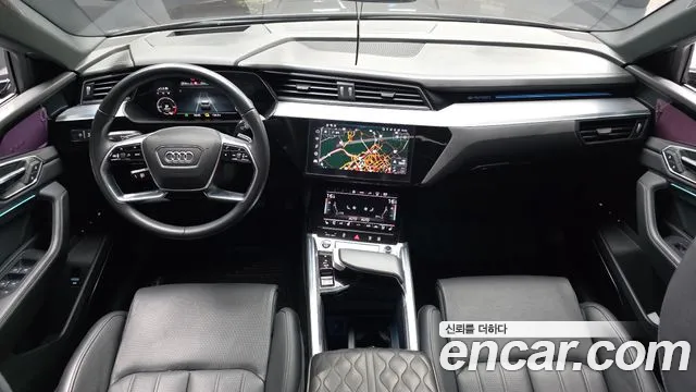 Audi e-tron — Фото автомобиля 7
