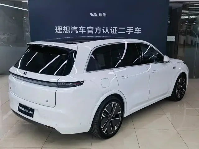 Li Auto L8 — Фото автомобиля 11