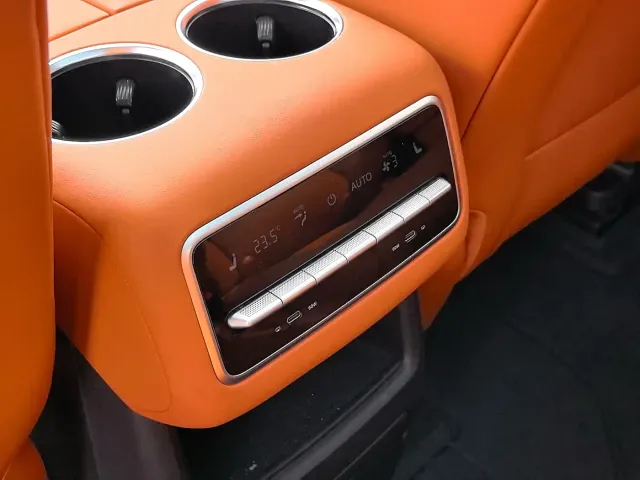 Li Auto L8 — Фото автомобиля 15