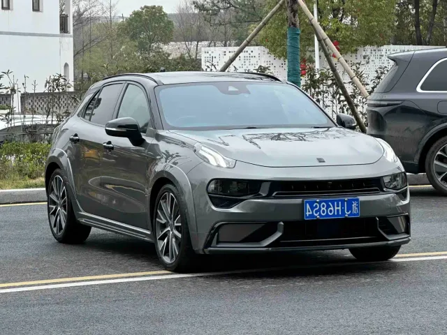 Lynk & Co 02 Hatchback — Фото автомобиля 2