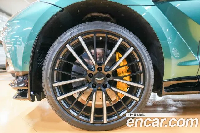 Aston Martin DBX — Фото автомобиля 5