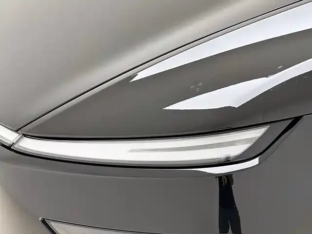 Tesla Model Y L — Фото автомобиля 15