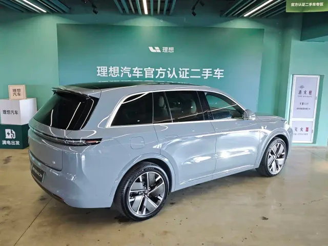 Li Auto L8 — Фото автомобиля 12