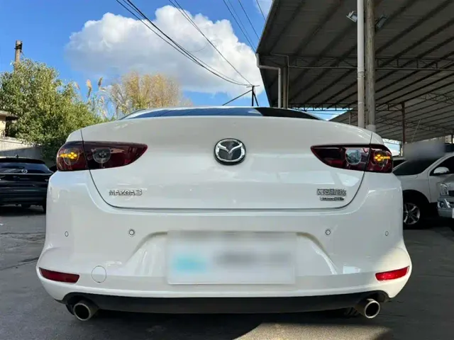 Mazda Axela — Фото автомобиля 12