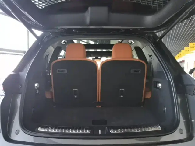 Li Auto L8 — Фото автомобиля 18