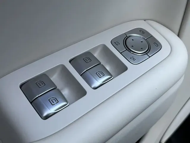 Li Auto L9 — Фото автомобиля 15