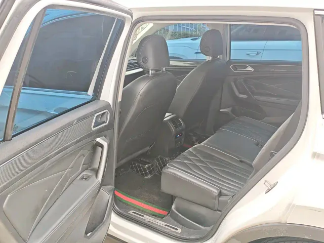 Volkswagen Tiguan L — Фото автомобиля 8