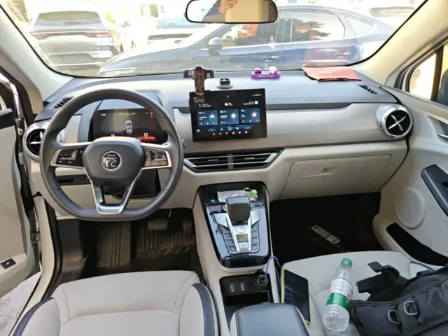 BYD Yuan Pro — Фото автомобиля 9