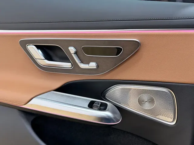 Mercedes-Benz E-Class — Фото автомобиля 20