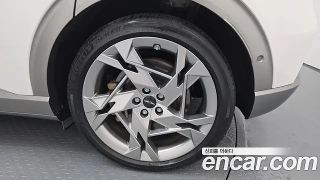 Genesis GV60 — Фото автомобиля 21