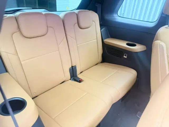 Li Auto ONE — Фото автомобиля 18