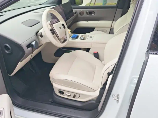 Li Auto i6 — Фото автомобиля 9
