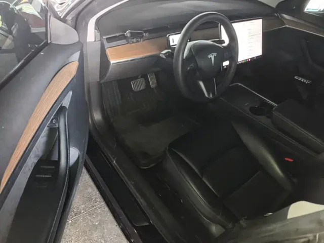 Tesla Model 3 — Фото автомобиля 13