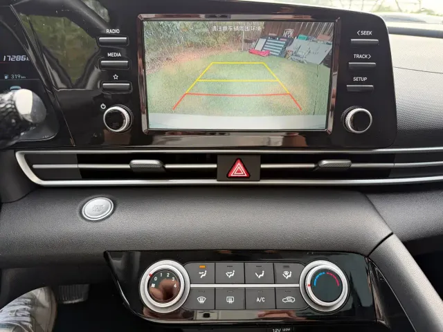 Hyundai Elantra — Фото автомобиля 12