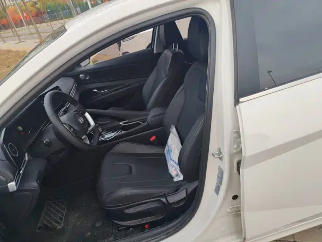 Hyundai Elantra — Фото автомобиля 11