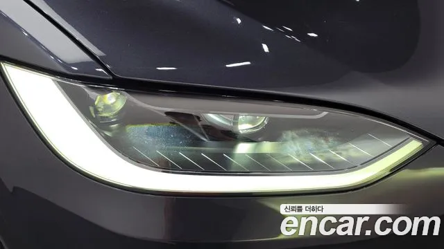 Tesla Model X — Фото автомобиля 22