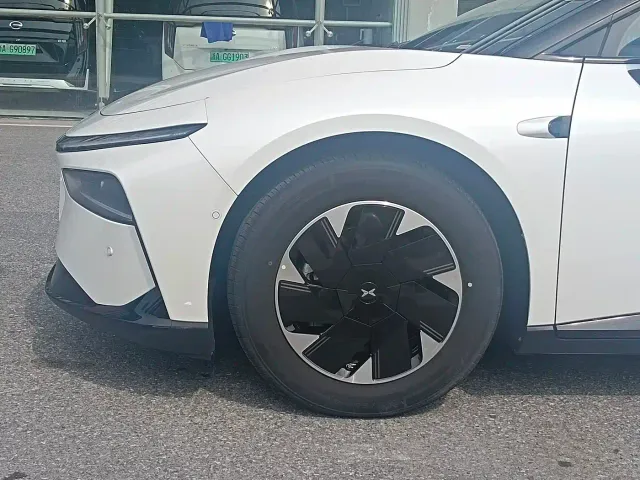 Xpeng P7+ — Фото автомобиля 4